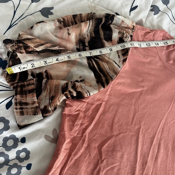 Women’s Large DKNY Rose Blouse Abstract Pattern Chiffon Balloon Short Sleeves. - Picture 5 of 10